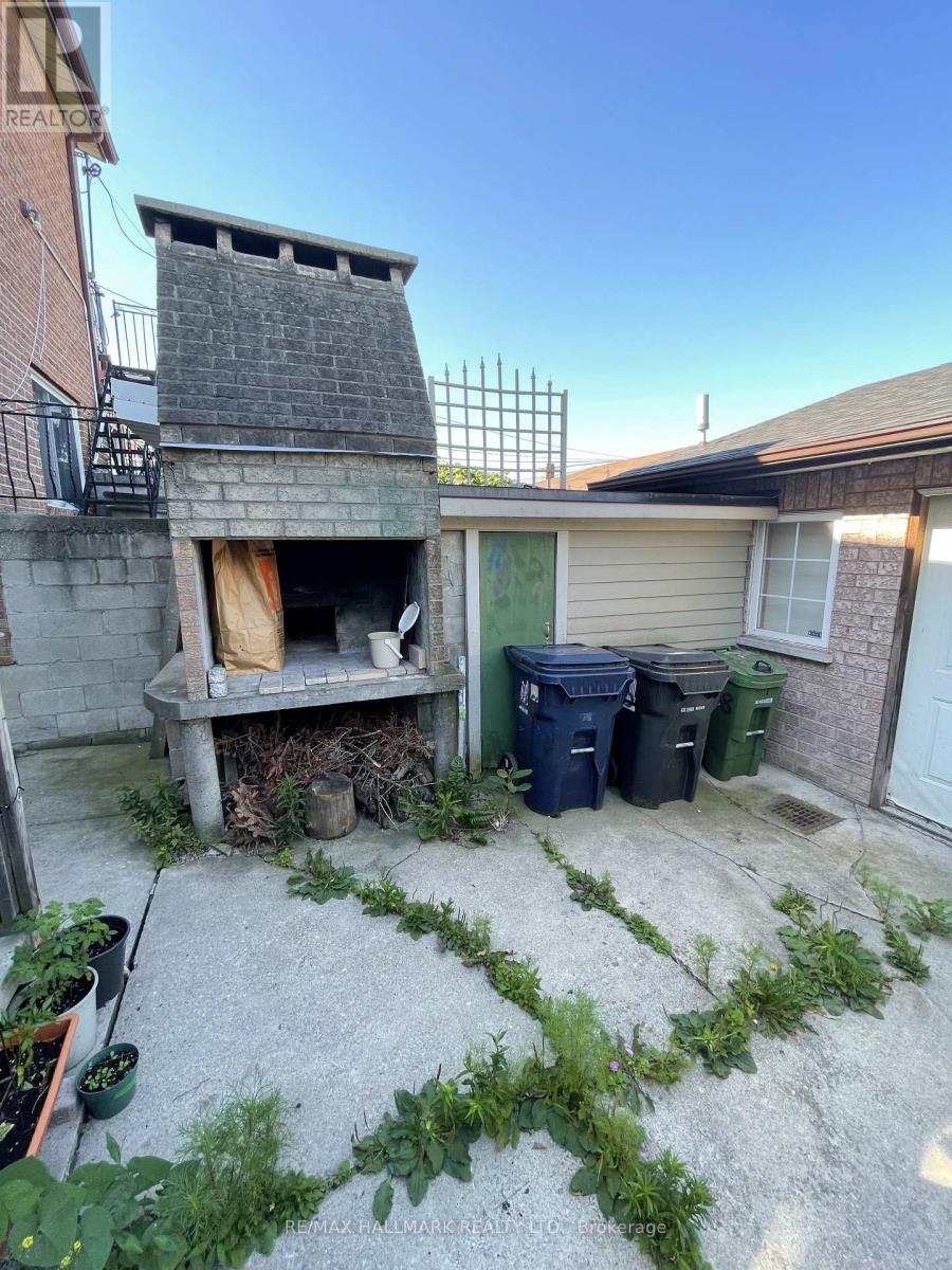 268 Symington Avenue, Toronto, Ontario  M6P 3W8 - Photo 3 - W12759438