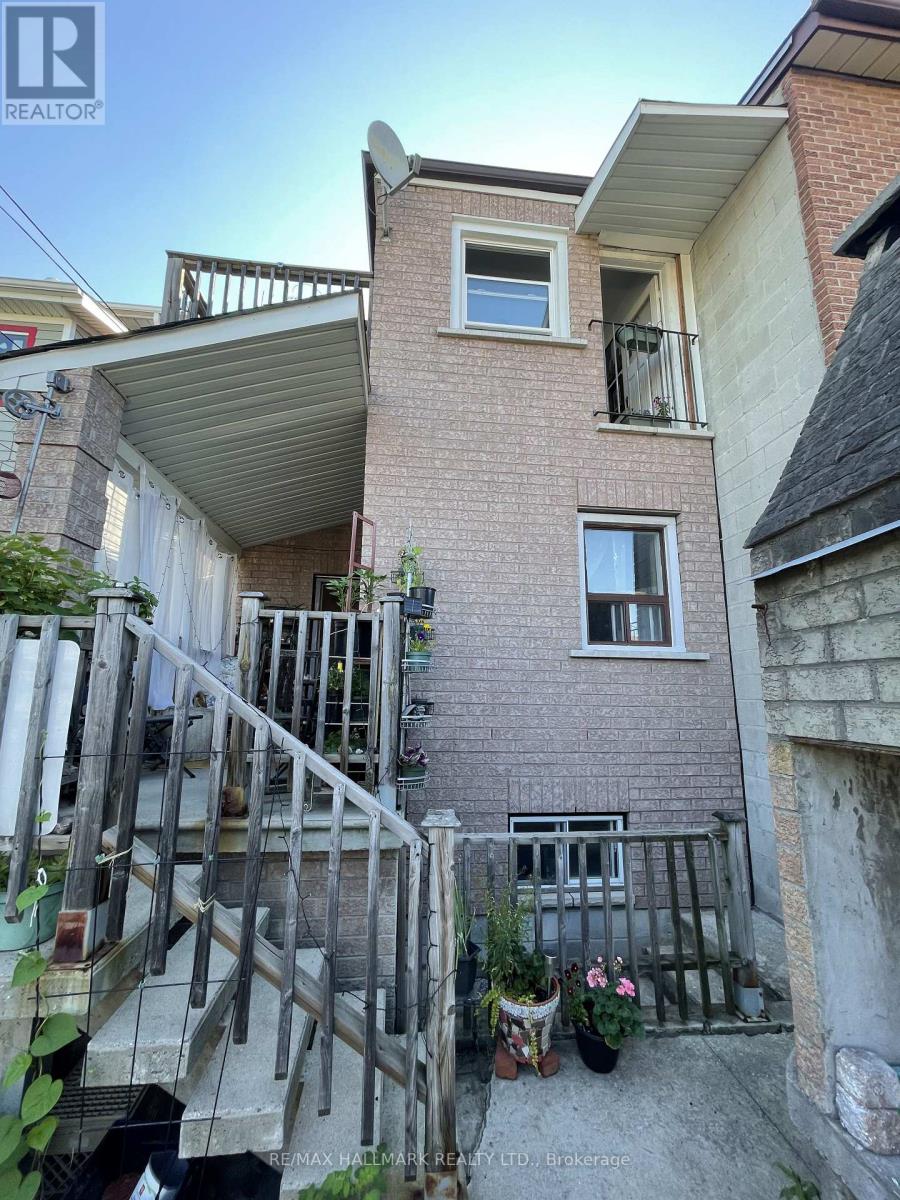 268 Symington Avenue, Toronto, Ontario  M6P 3W8 - Photo 4 - W12759438