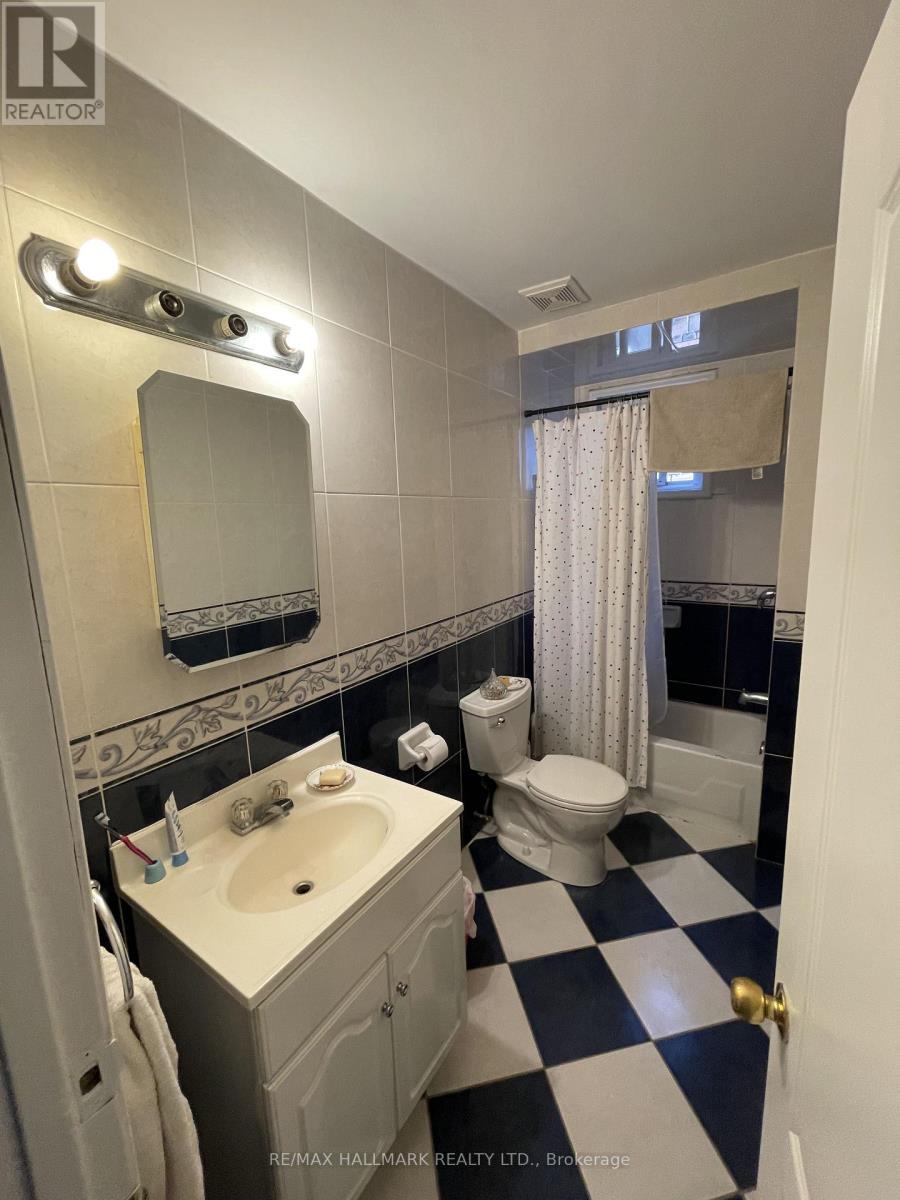 268 Symington Avenue, Toronto, Ontario  M6P 3W8 - Photo 7 - W12759438