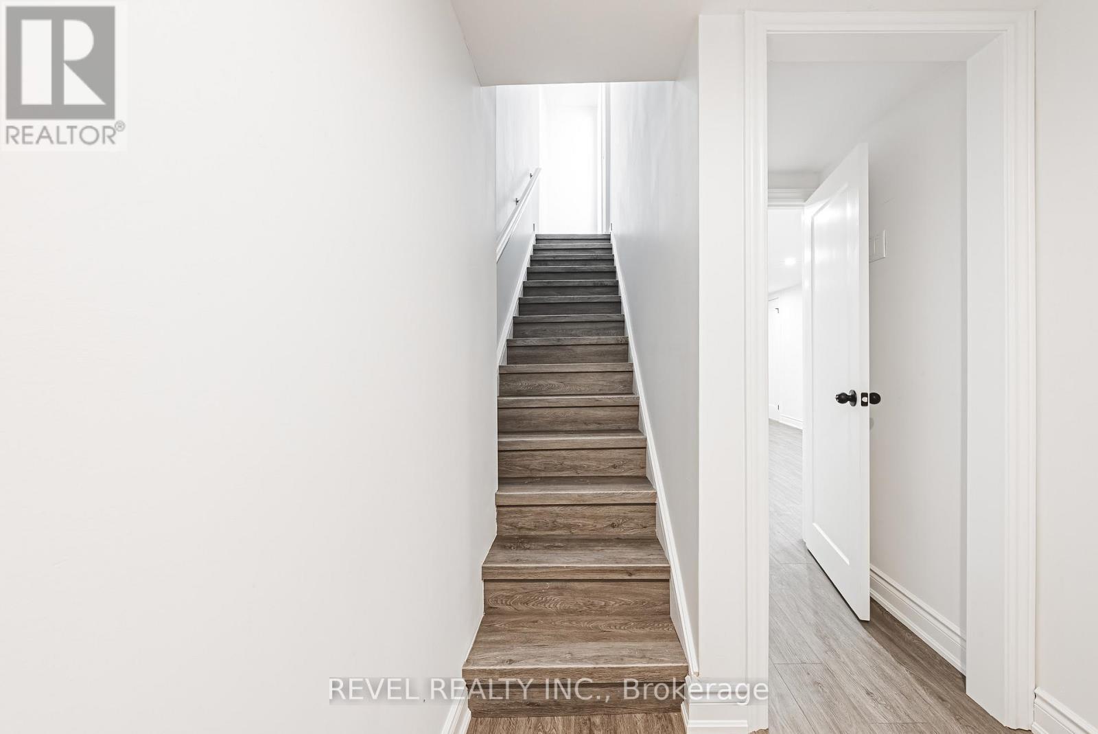 1127 Main Street E, Hamilton, Ontario  L8M 1P2 - Photo 13 - X12759474