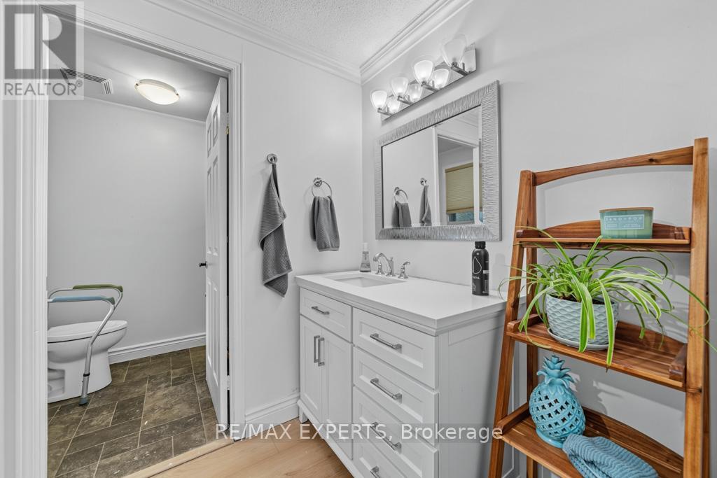 5 - 460 Beechwood Place, Waterloo, Ontario  N2T 1Z1 - Photo 28 - X12442722