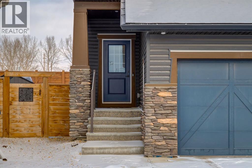 452 Chinook Gate Square Sw, Airdrie, Alberta  T4B 4V9 - Photo 2 - A2279114