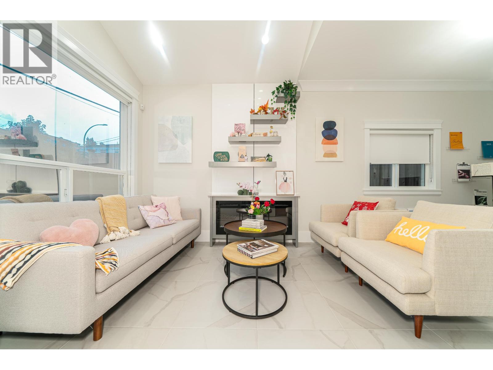 5180 Lorraine Avenue, Burnaby, British Columbia  V5G 2S4 - Photo 3 - R3086091