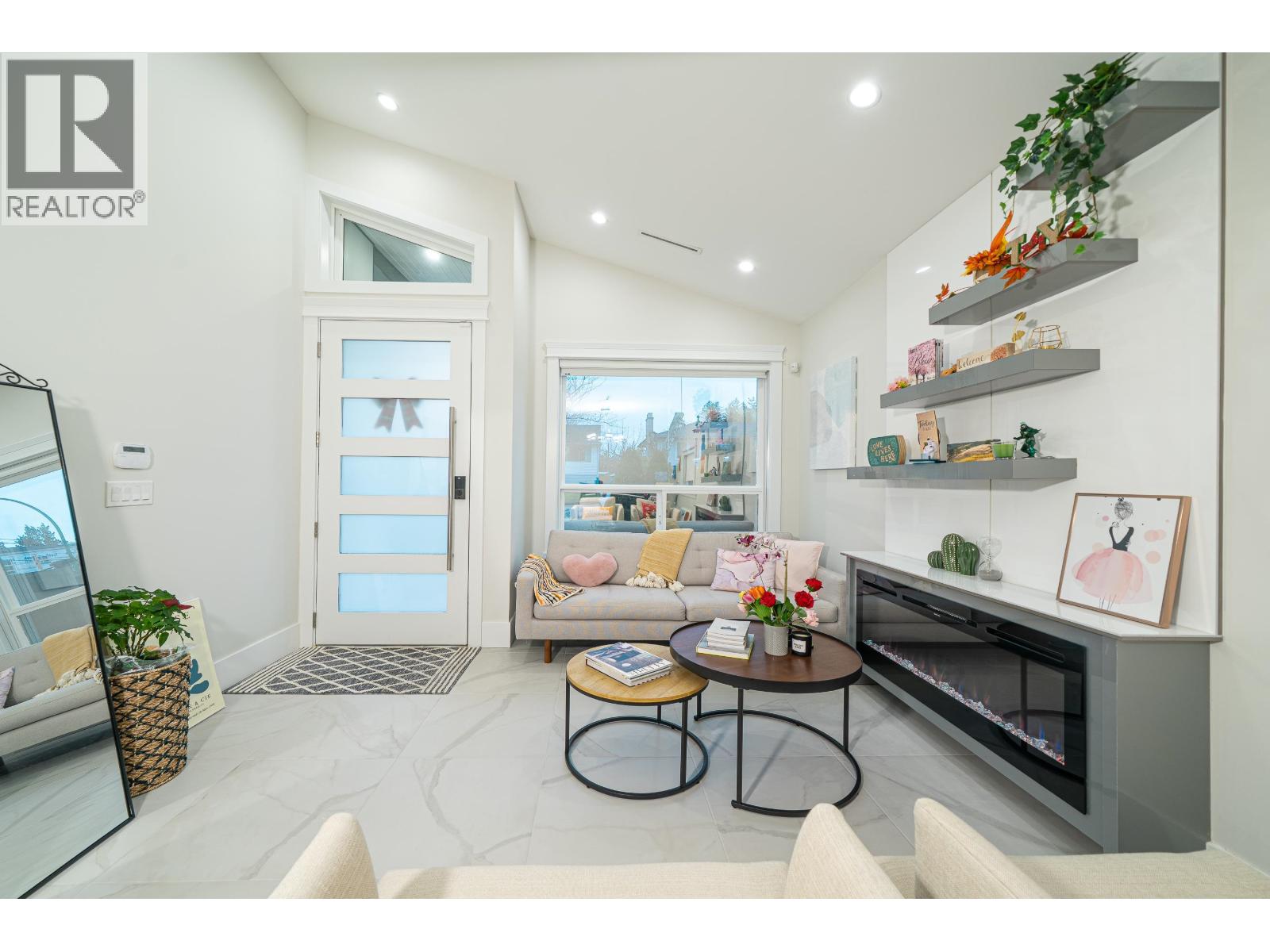 5180 Lorraine Avenue, Burnaby, British Columbia  V5G 2S4 - Photo 4 - R3086091