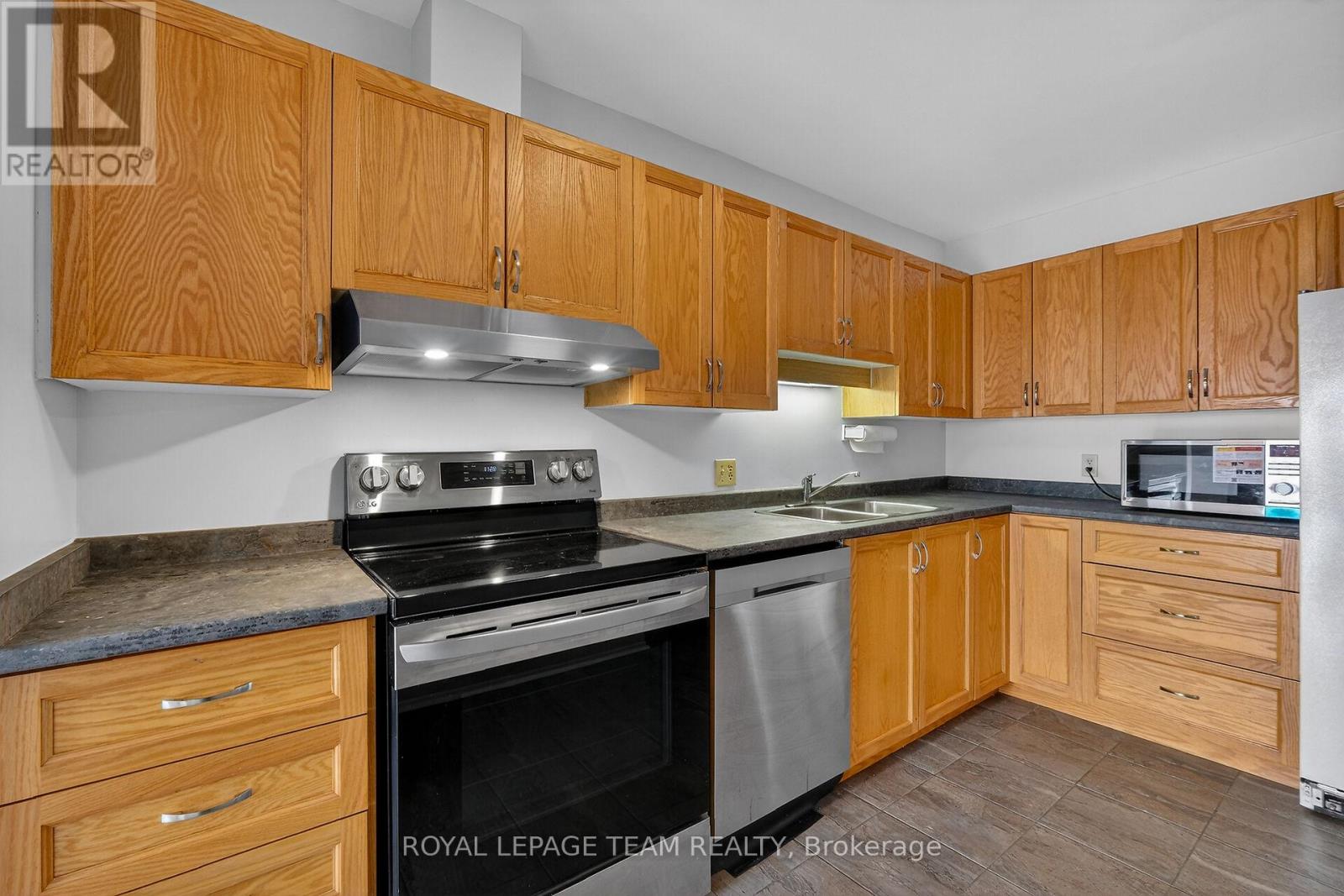 42 Oakhaven Private S, Ottawa, Ontario  K1K 4K1 - Photo 12 - X12759538