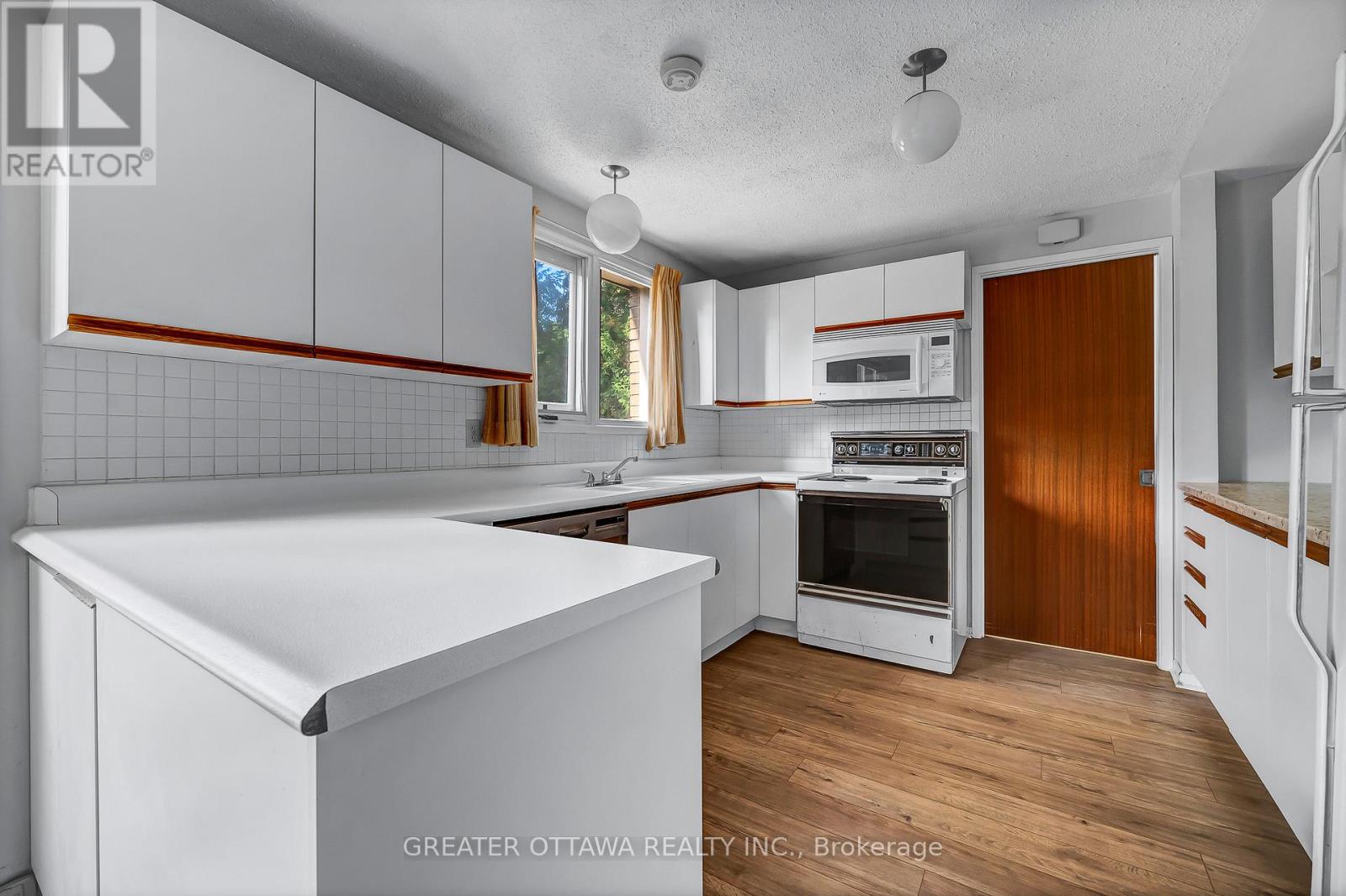 15 Rutherford Crescent, Ottawa, Ontario  K2K 1N1 - Photo 8 - X12759572