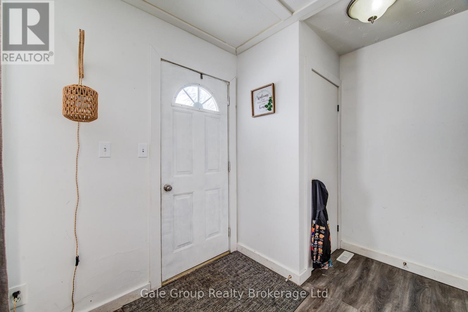 393 Odlum Drive, Woodstock (Woodstock - South), Ontario  N4S 3S1 - Photo 4 - X12759540