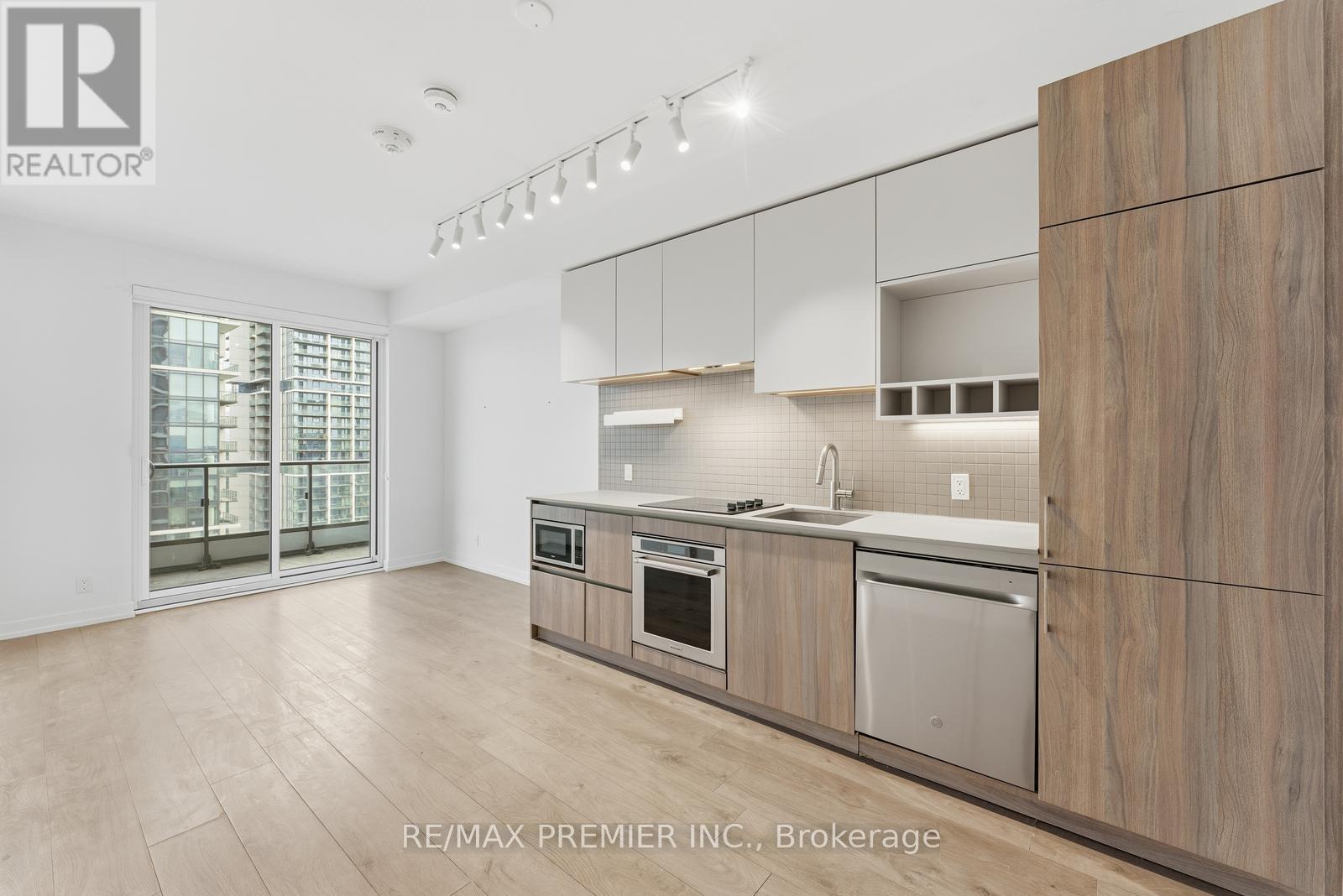 4303 - 950 PORTAGE PARKWAY, Vaughan, Ontario