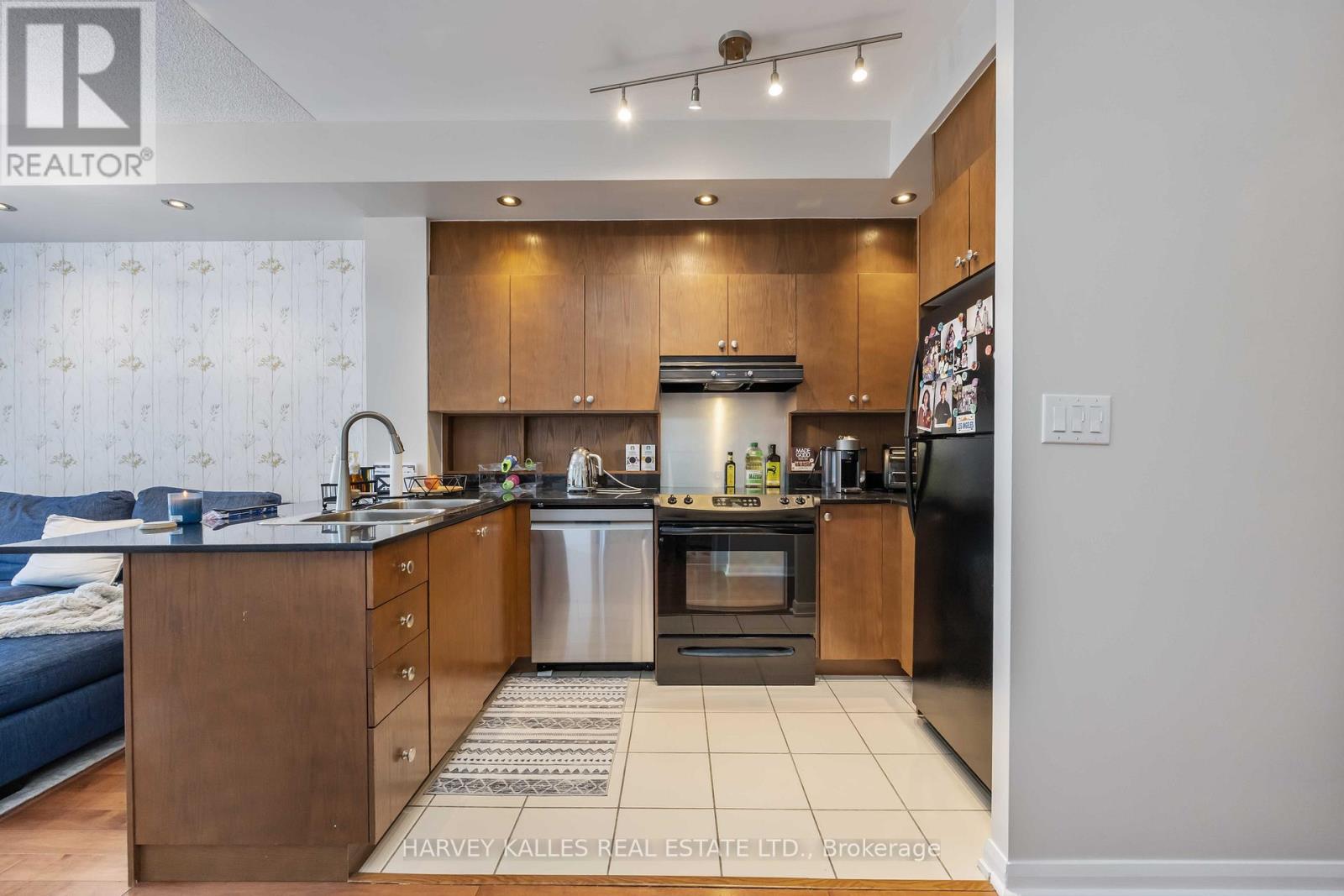 601 - 18 Beverley Street, Toronto, Ontario  M5T 3L2 - Photo 10 - C12759562