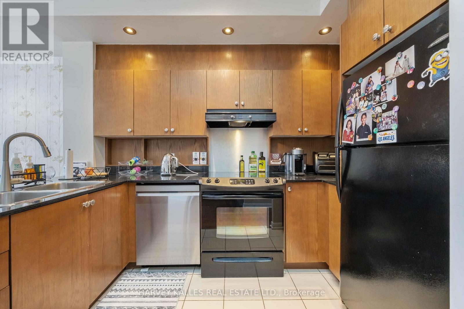 601 - 18 Beverley Street, Toronto, Ontario  M5T 3L2 - Photo 11 - C12759562