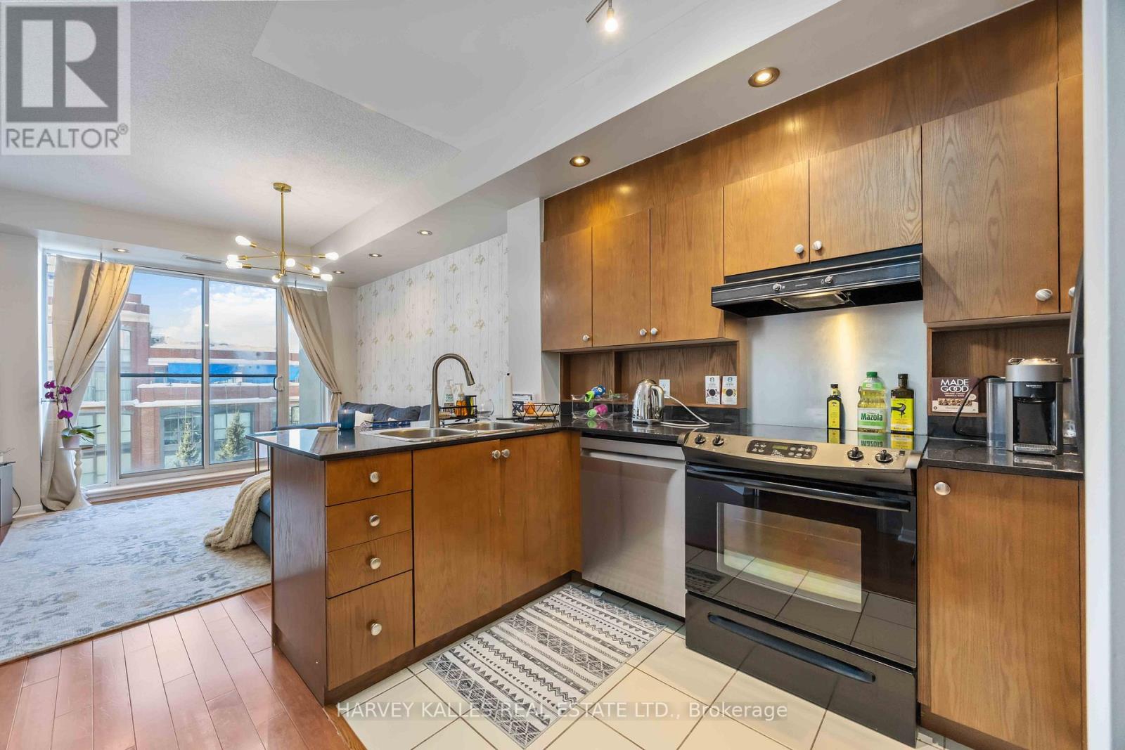 601 - 18 Beverley Street, Toronto, Ontario  M5T 3L2 - Photo 13 - C12759562