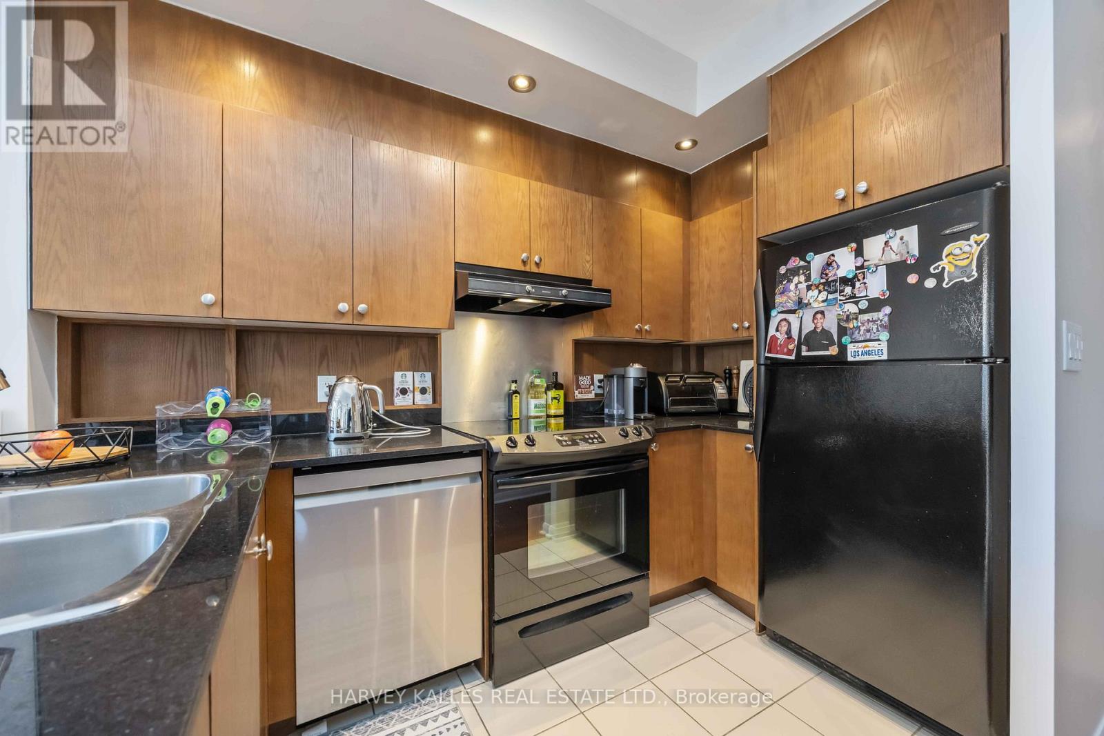 601 - 18 Beverley Street, Toronto, Ontario  M5T 3L2 - Photo 14 - C12759562