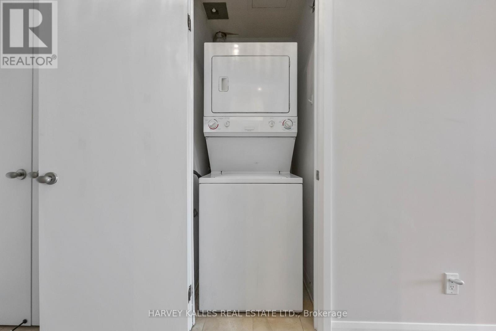 601 - 18 Beverley Street, Toronto, Ontario  M5T 3L2 - Photo 6 - C12759562