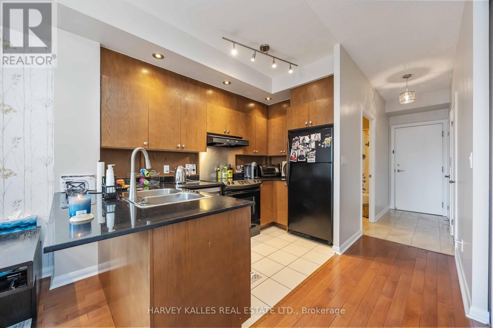 601 - 18 Beverley Street, Toronto, Ontario  M5T 3L2 - Photo 8 - C12759562