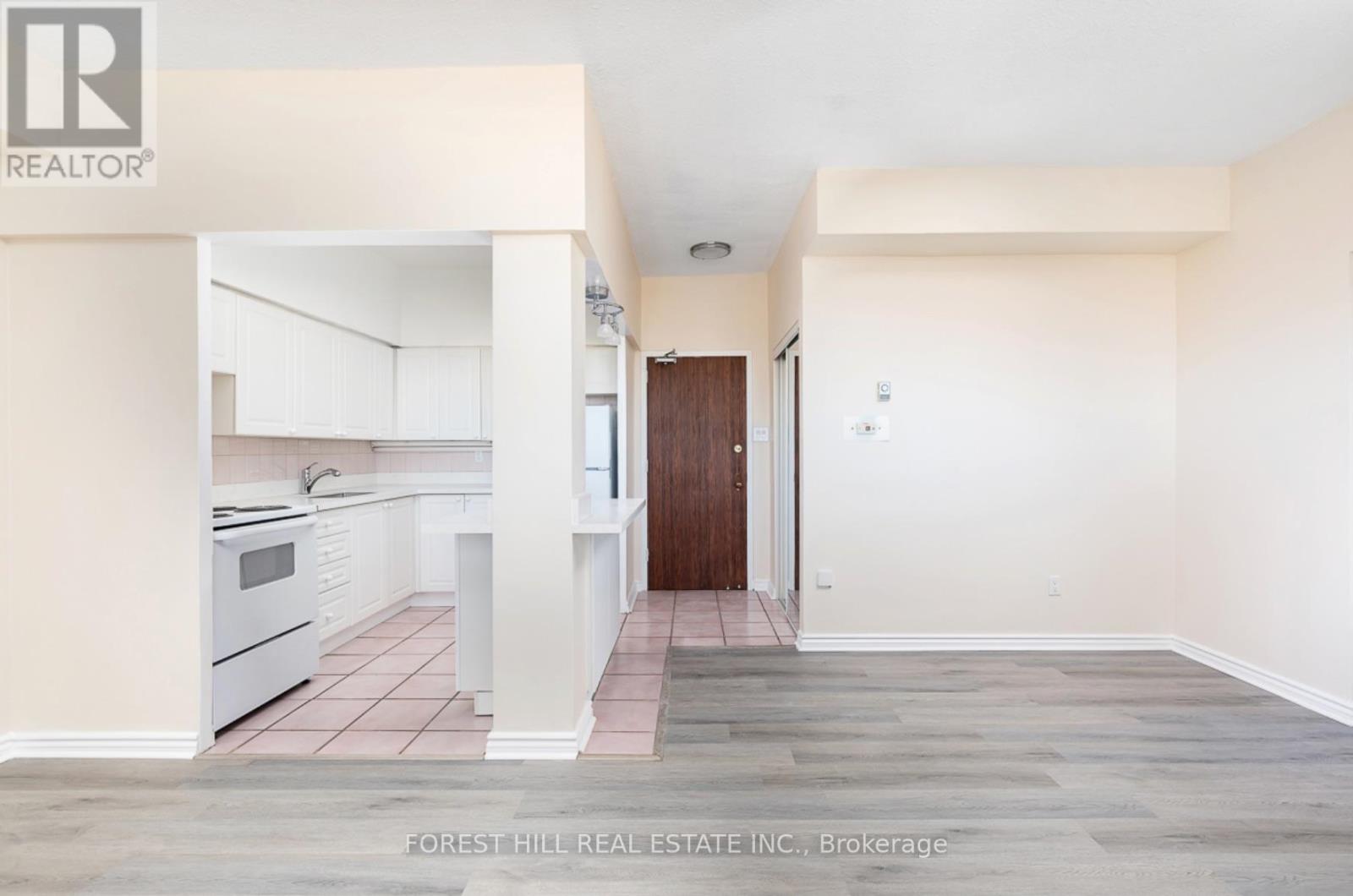 705 - 34 Walmer Road, Toronto, Ontario  M5R 2W6 - Photo 2 - C12759610