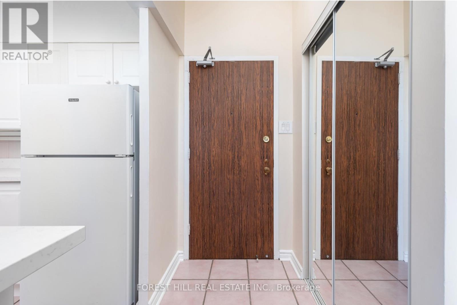 705 - 34 Walmer Road, Toronto, Ontario  M5R 2W6 - Photo 3 - C12759610