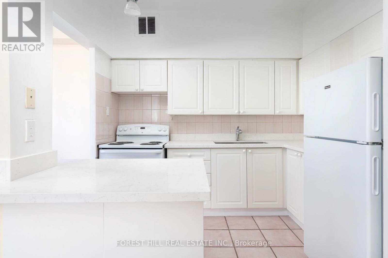 705 - 34 Walmer Road, Toronto, Ontario  M5R 2W6 - Photo 5 - C12759610