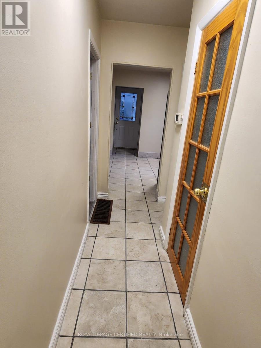 Upper - 45 Huntington Avenue, Toronto, Ontario  M1K 4K9 - Photo 2 - E12759536