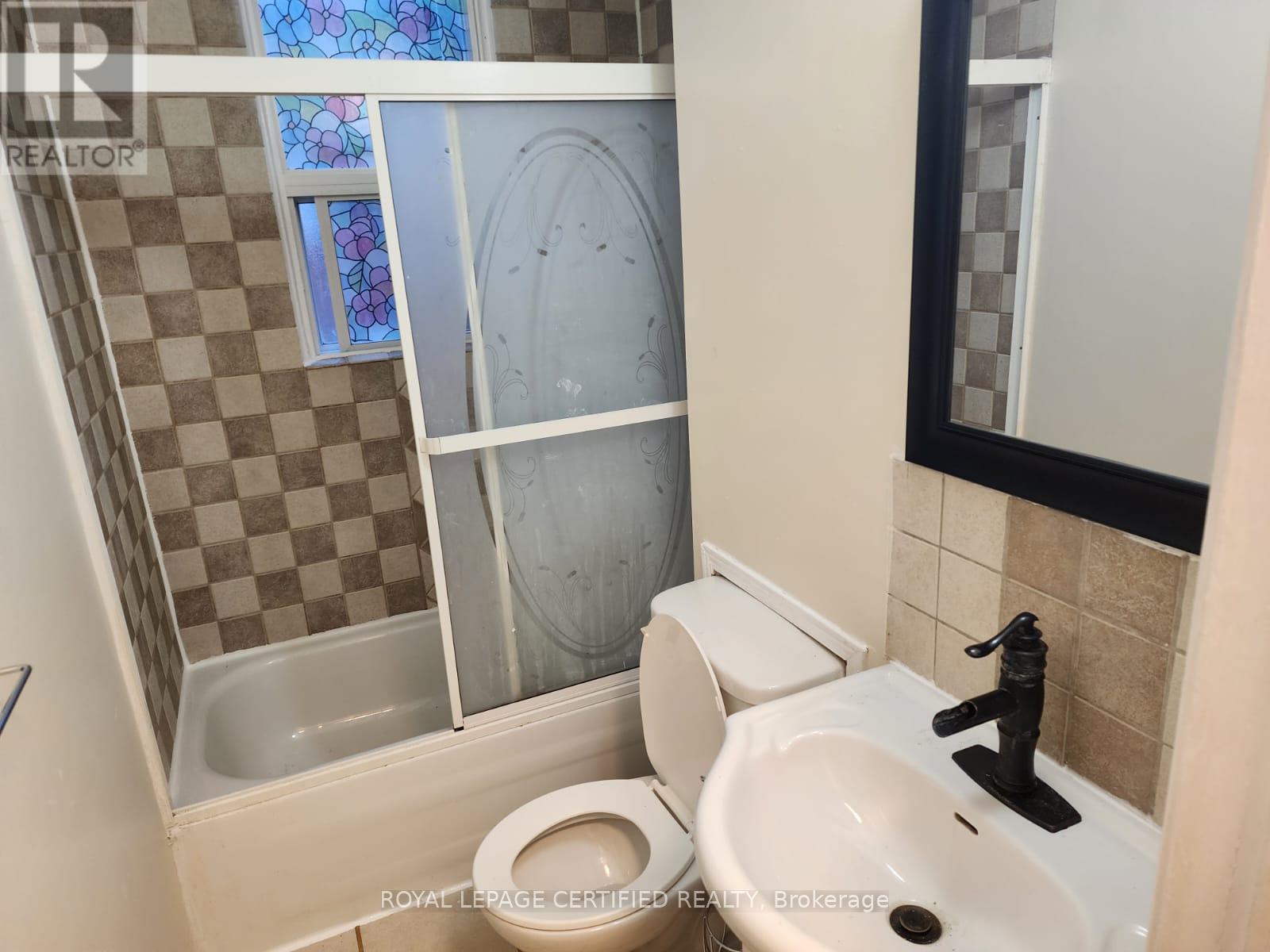 Upper - 45 Huntington Avenue, Toronto, Ontario  M1K 4K9 - Photo 8 - E12759536