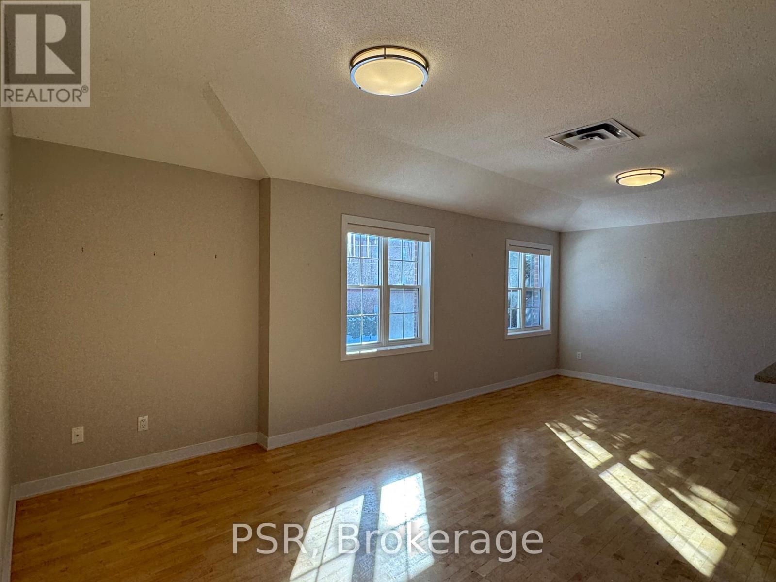 Ch1 - 6 Sutherland Drive, Toronto, Ontario  M4G 1G8 - Photo 3 - E12759568