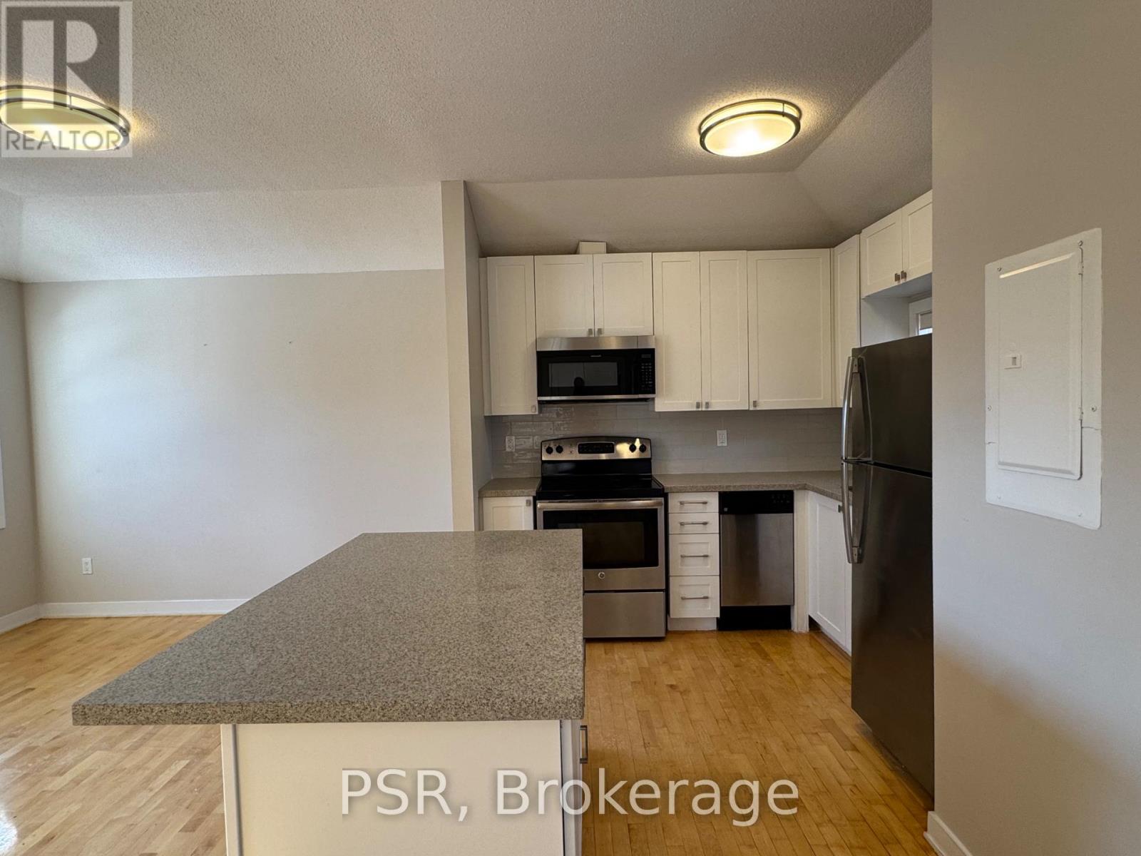 Ch1 - 6 Sutherland Drive, Toronto, Ontario  M4G 1G8 - Photo 4 - E12759568