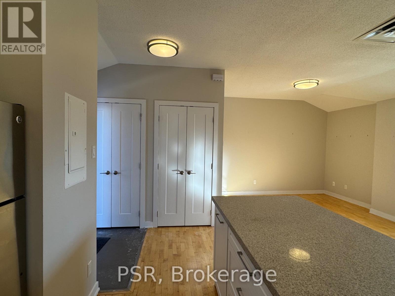 Ch1 - 6 Sutherland Drive, Toronto, Ontario  M4G 1G8 - Photo 7 - E12759568