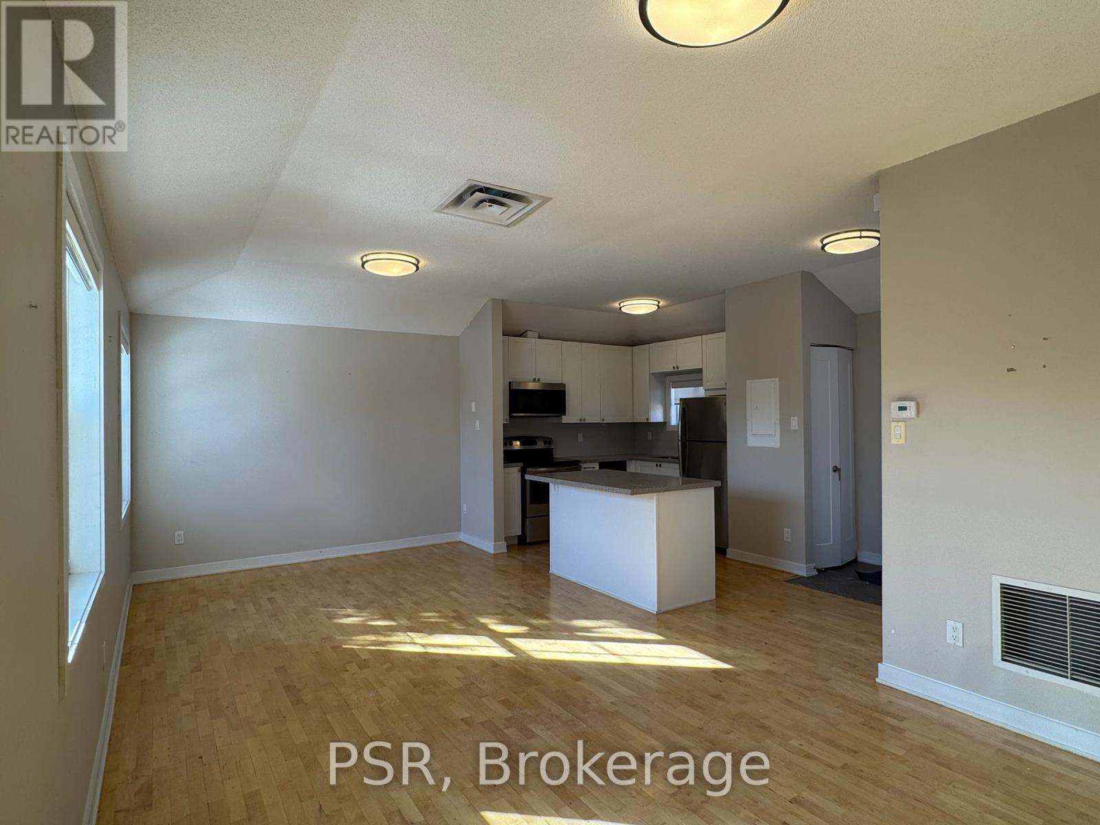 Ch1 - 6 Sutherland Drive, Toronto, Ontario  M4G 1G8 - Photo 8 - E12759568