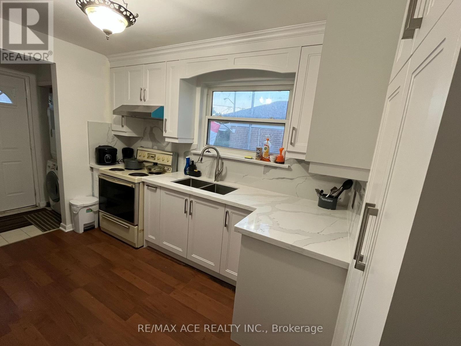 17 Huddleston Court, Toronto, Ontario  M1L 4L1 - Photo 5 - E12759612