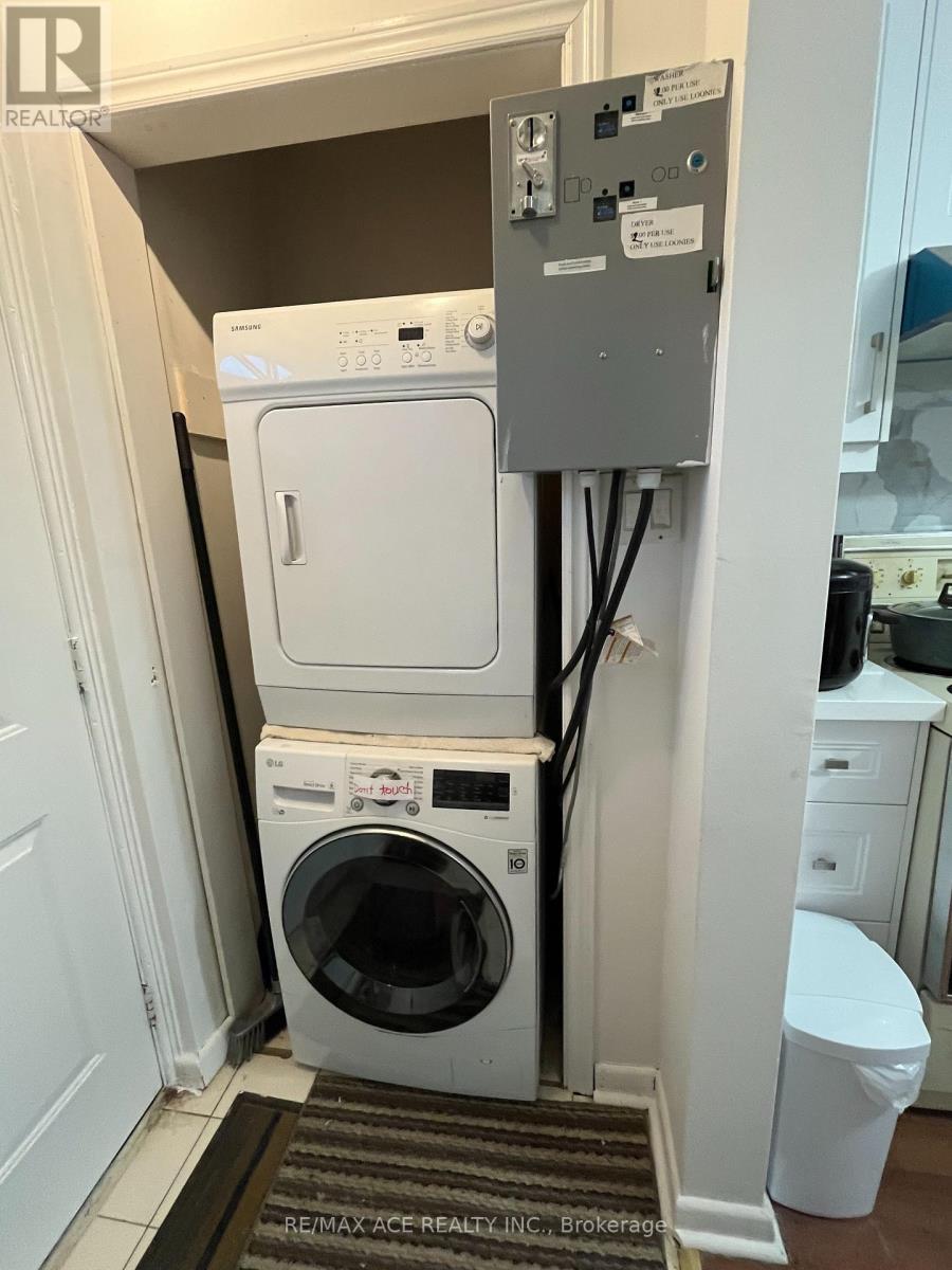 17 Huddleston Court, Toronto, Ontario  M1L 4L1 - Photo 6 - E12759612