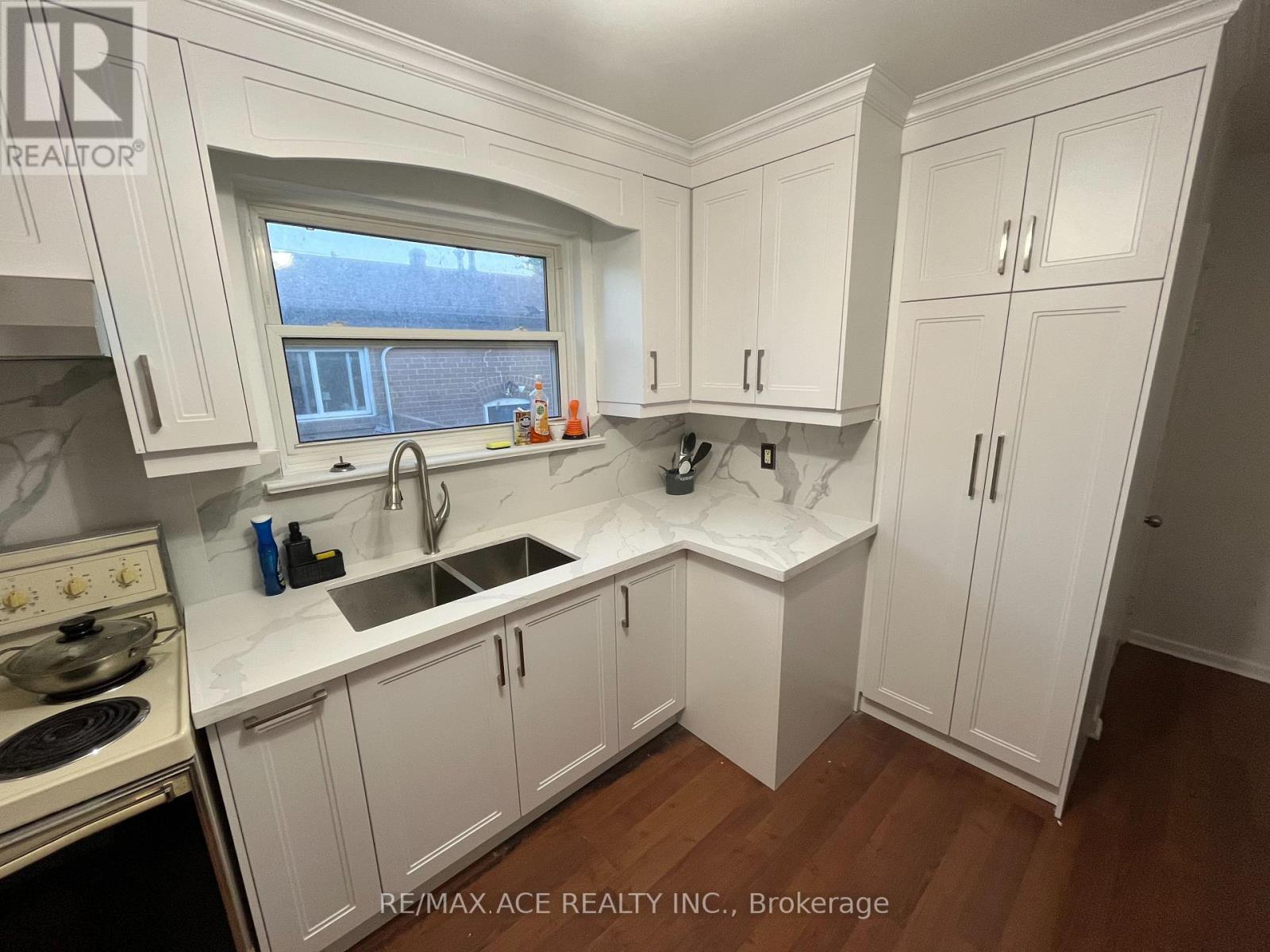 17 Huddleston Court, Toronto, Ontario  M1L 4L1 - Photo 9 - E12759612