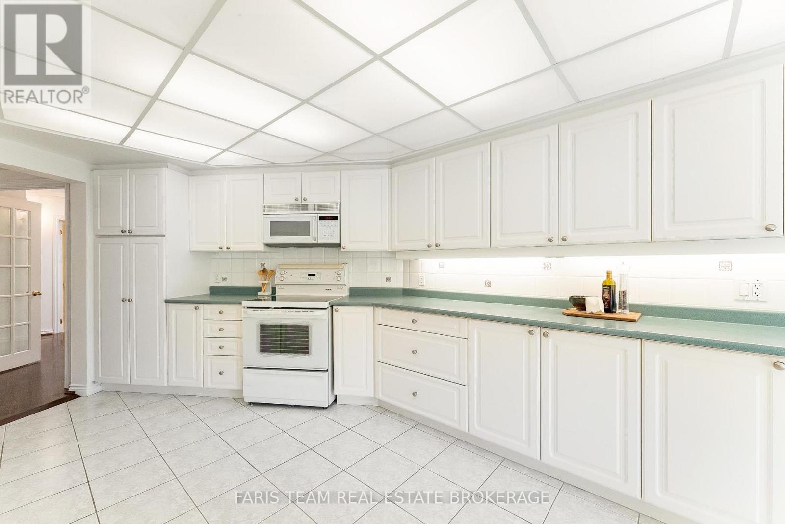 307 - 85 Wellington Street W, Aurora, Ontario  L4G 2P2 - Photo 10 - N12759530