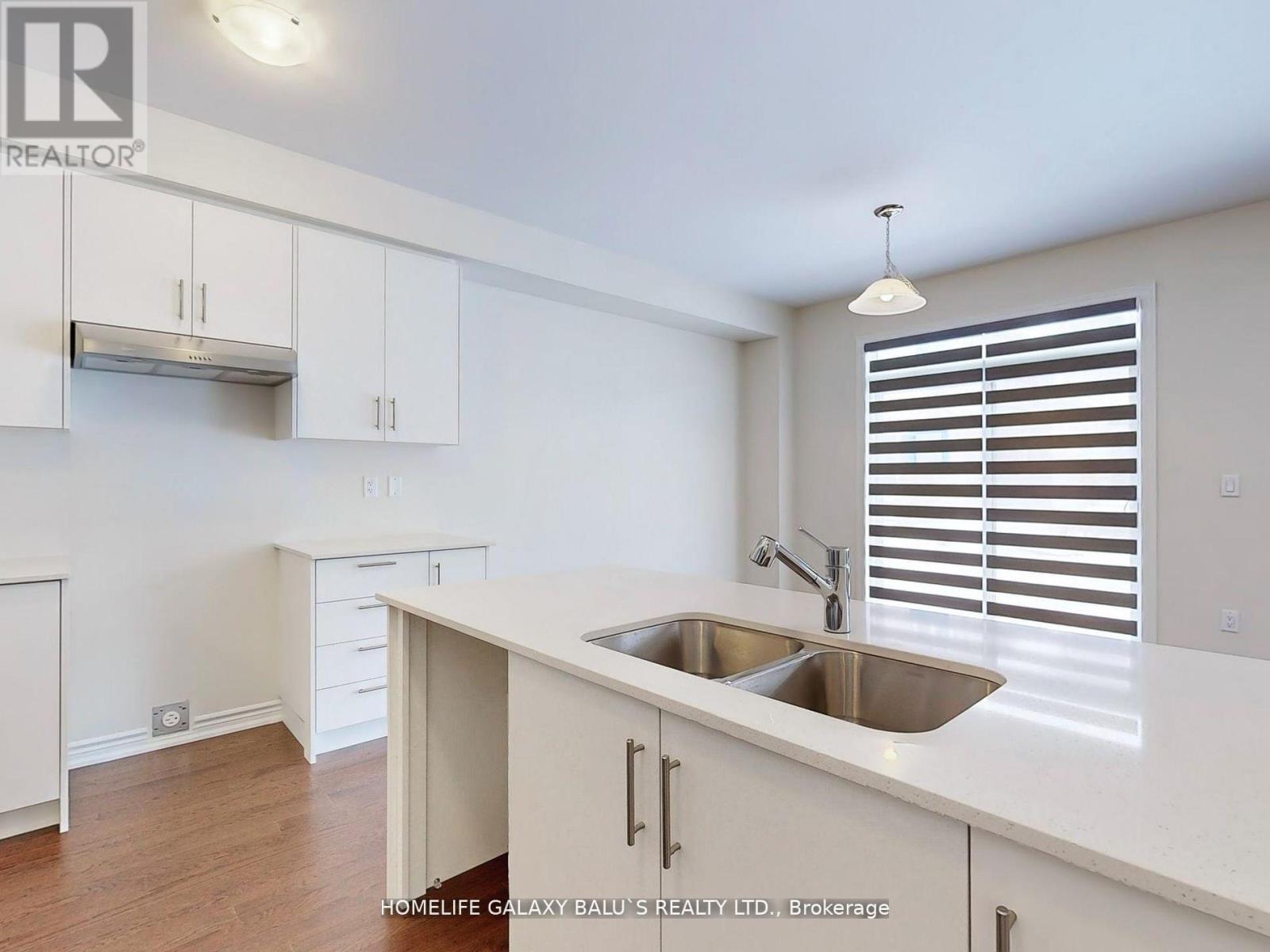 74 Gemini Drive, Barrie, Ontario  L9J 0P8 - Photo 6 - S12759602