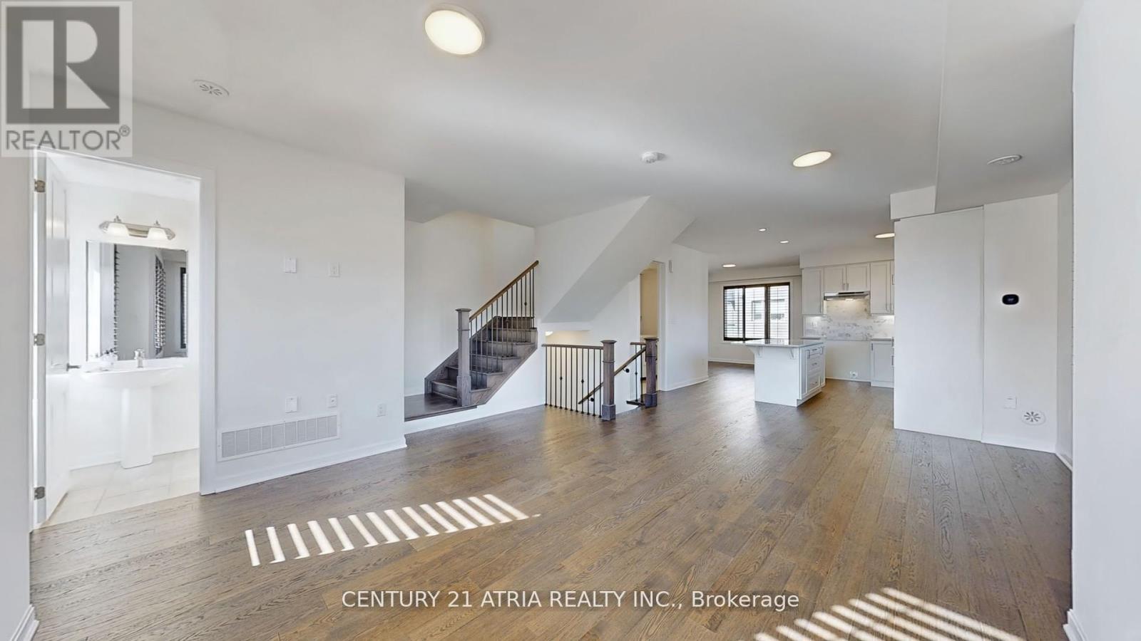 205 The Donway East, Toronto, Ontario  M3B 0B4 - Photo 4 - C12752308