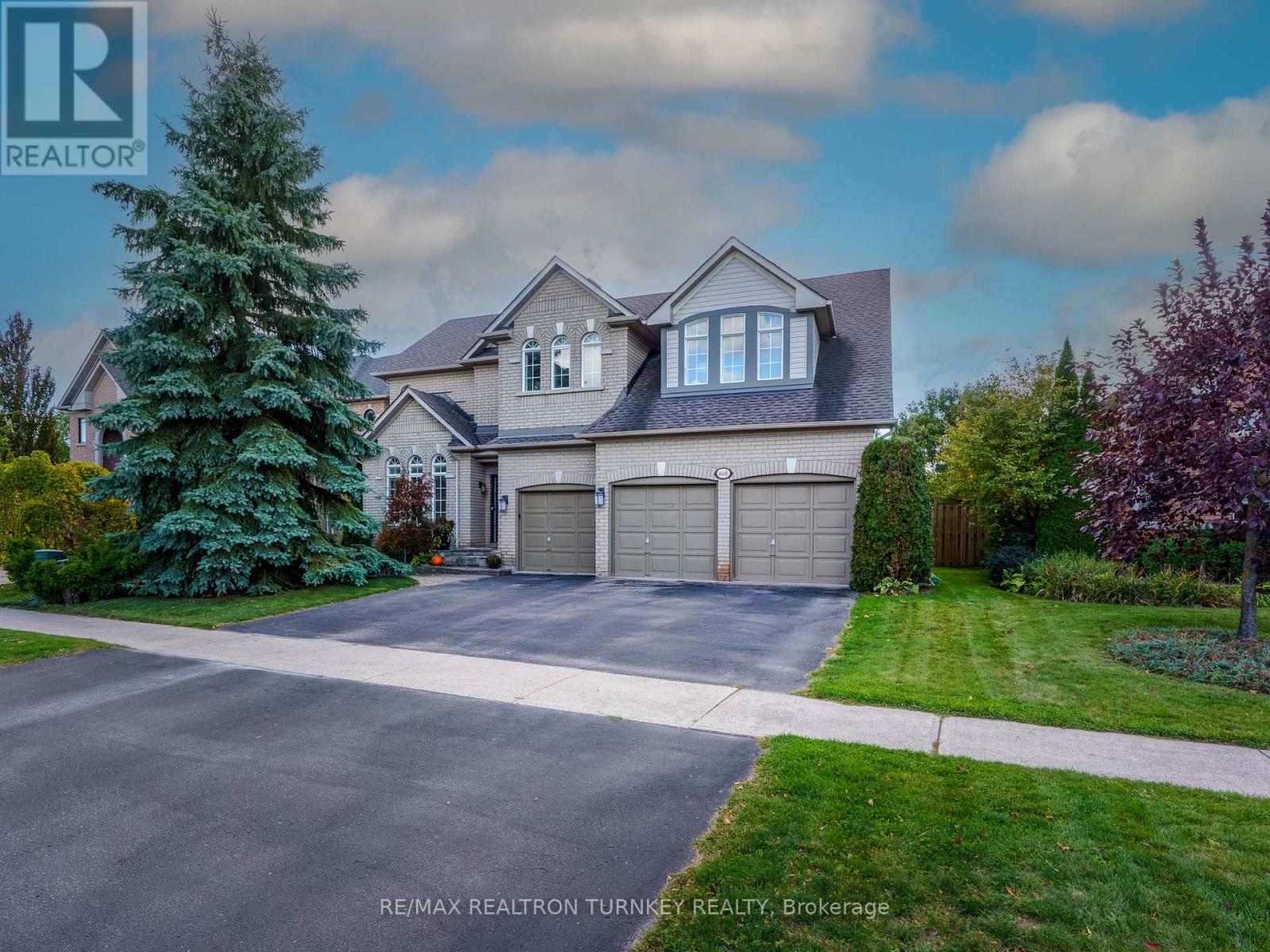 668 Foxcroft Boulevard, Newmarket, Ontario  L3X 1N3 - Photo 10 - N12759342