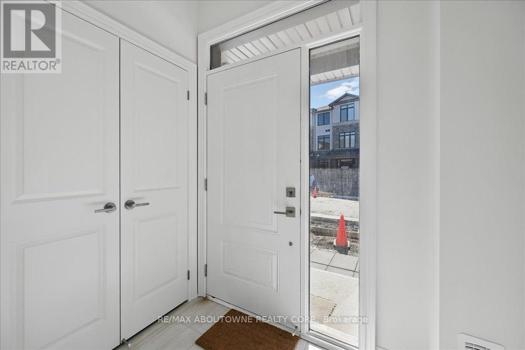 13 - 2184 Postmaster Drive, Oakville, Ontario  L6M 3X1 - Photo 5 - W12759476