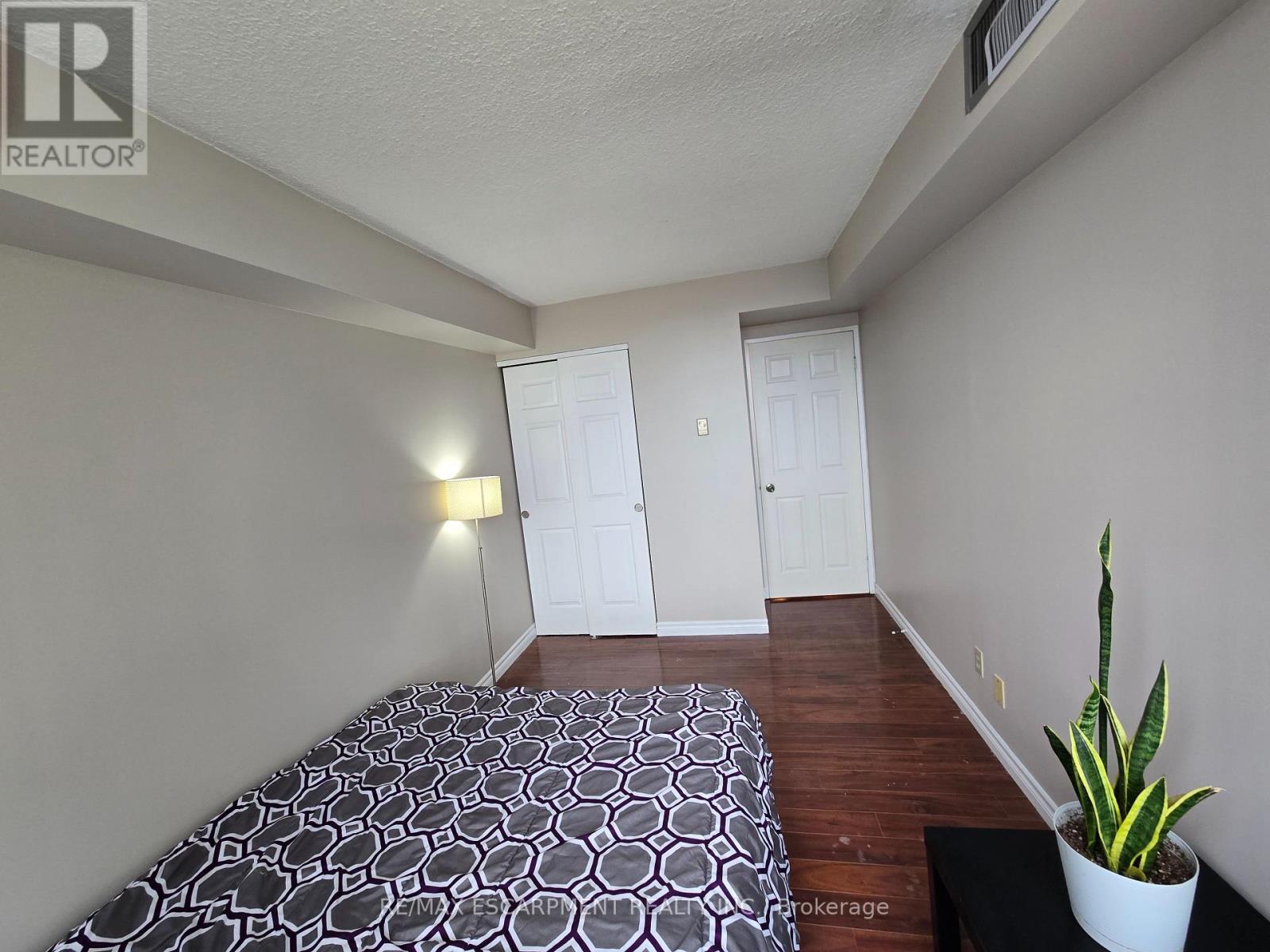 2205 - 3605 Kariya Drive, Mississauga, Ontario  L5B 3J4 - Photo 4 - W12759494