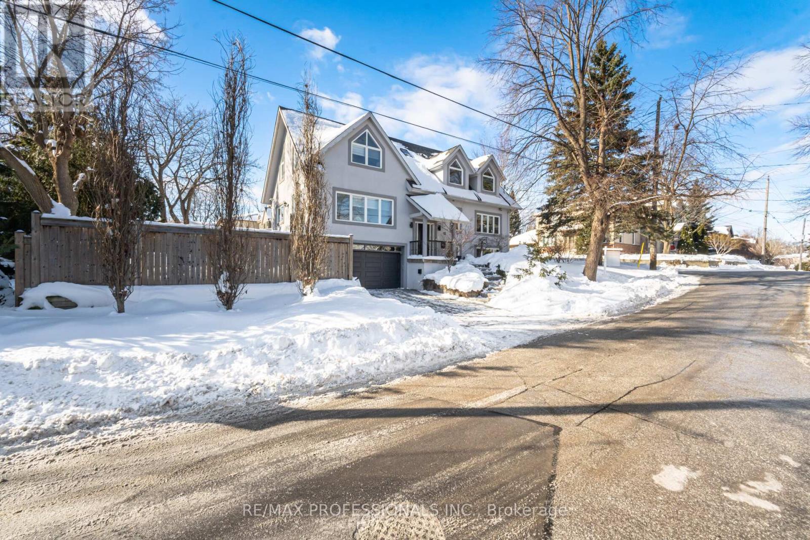 12 Walford Road, Toronto, Ontario  M8X 2P1 - Photo 3 - W12759510