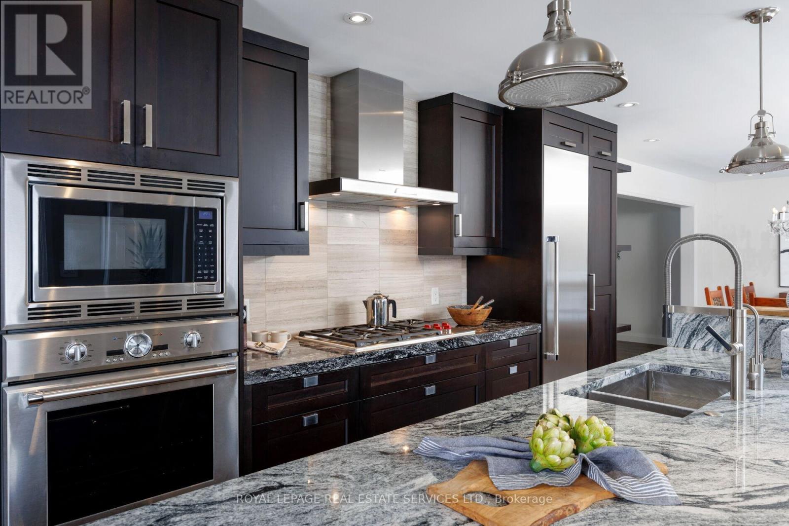 221 Richmond Rd Road, Oakville, Ontario  L6H 1L8 - Photo 12 - W12759628