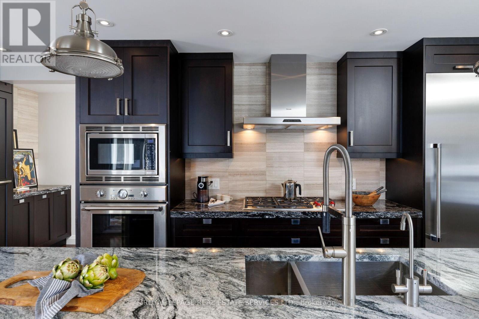 221 Richmond Rd Road, Oakville, Ontario  L6H 1L8 - Photo 13 - W12759628