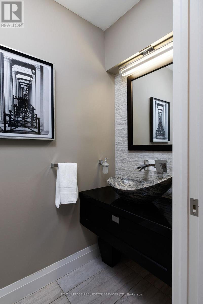 221 Richmond Rd Road, Oakville, Ontario  L6H 1L8 - Photo 23 - W12759628