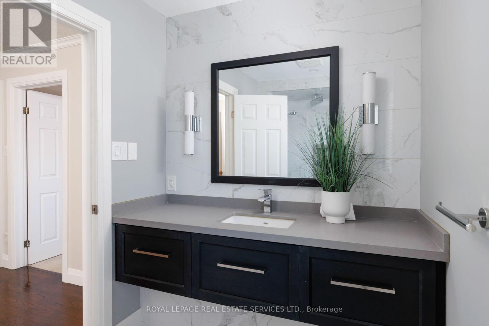 221 Richmond Rd Road, Oakville, Ontario  L6H 1L8 - Photo 37 - W12759628