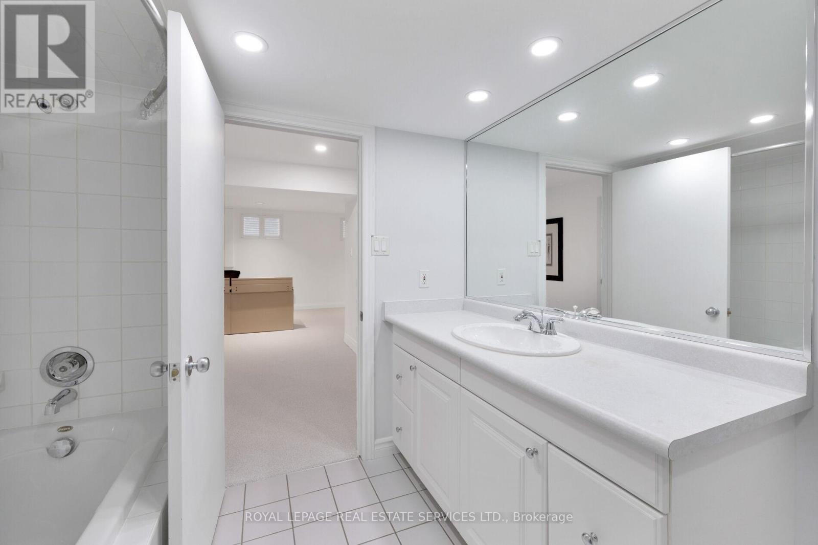 221 Richmond Rd Road, Oakville, Ontario  L6H 1L8 - Photo 44 - W12759628