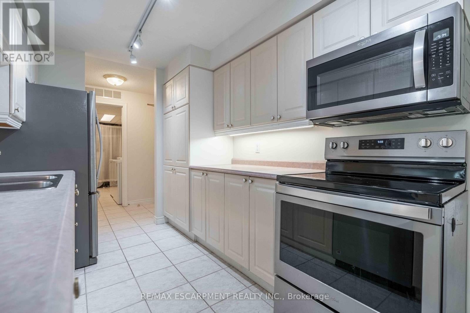 207 - 980 Golf Links Road, Hamilton, Ontario  L9K 1J8 - Photo 6 - X12759500