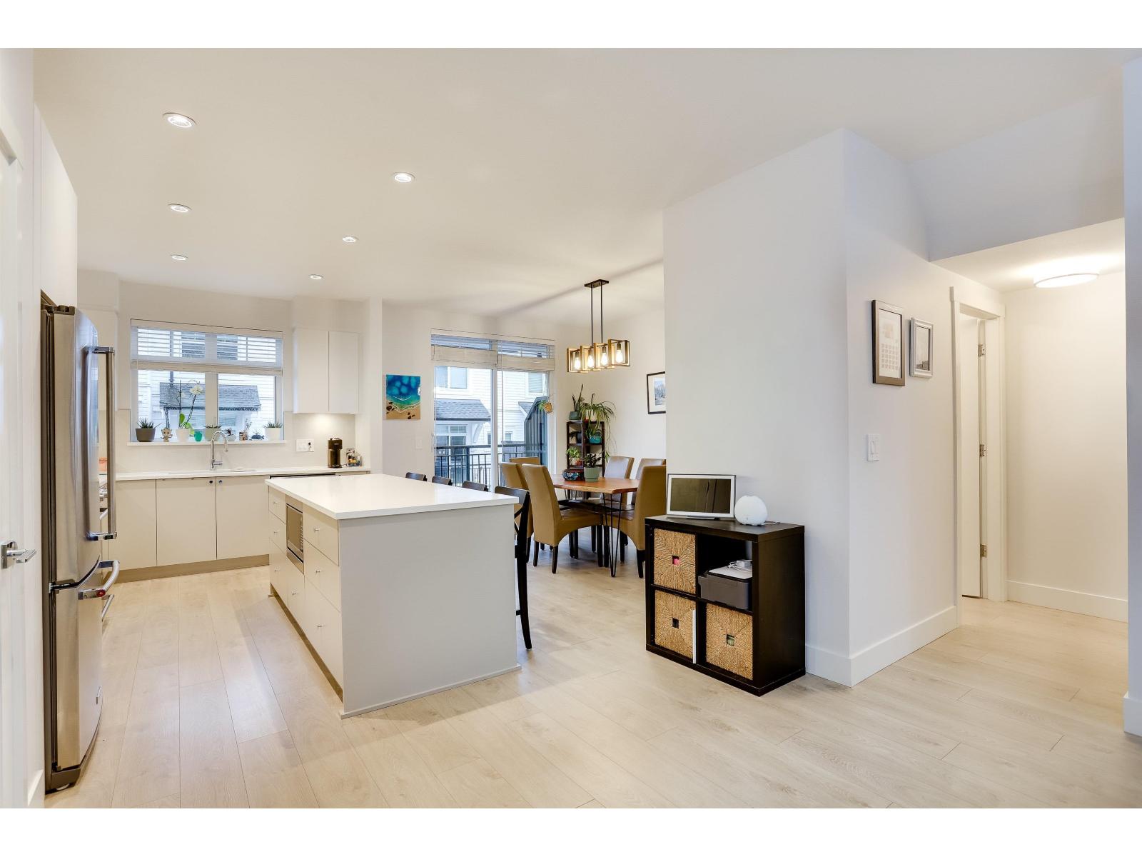 118 2070 Oak Meadows Drive, Surrey, British Columbia  V3Z 1J1 - Photo 8 - R3084550