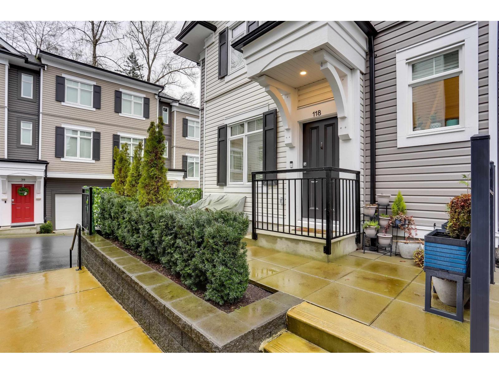 118 2070 Oak Meadows Drive, Surrey, British Columbia  V3Z 1J1 - Photo 3 - R3084550