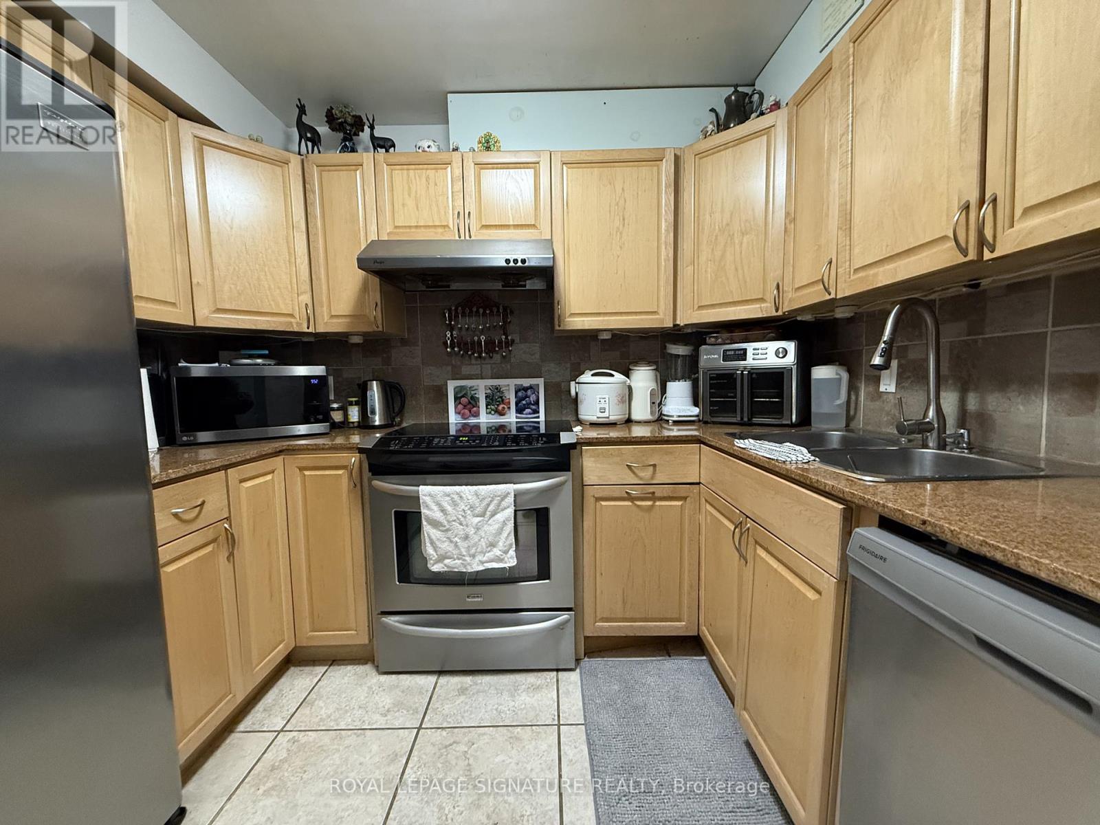 1195 Lakeshore Road E, Mississauga, Ontario  L5E 1G1 - Photo 11 - W12745010