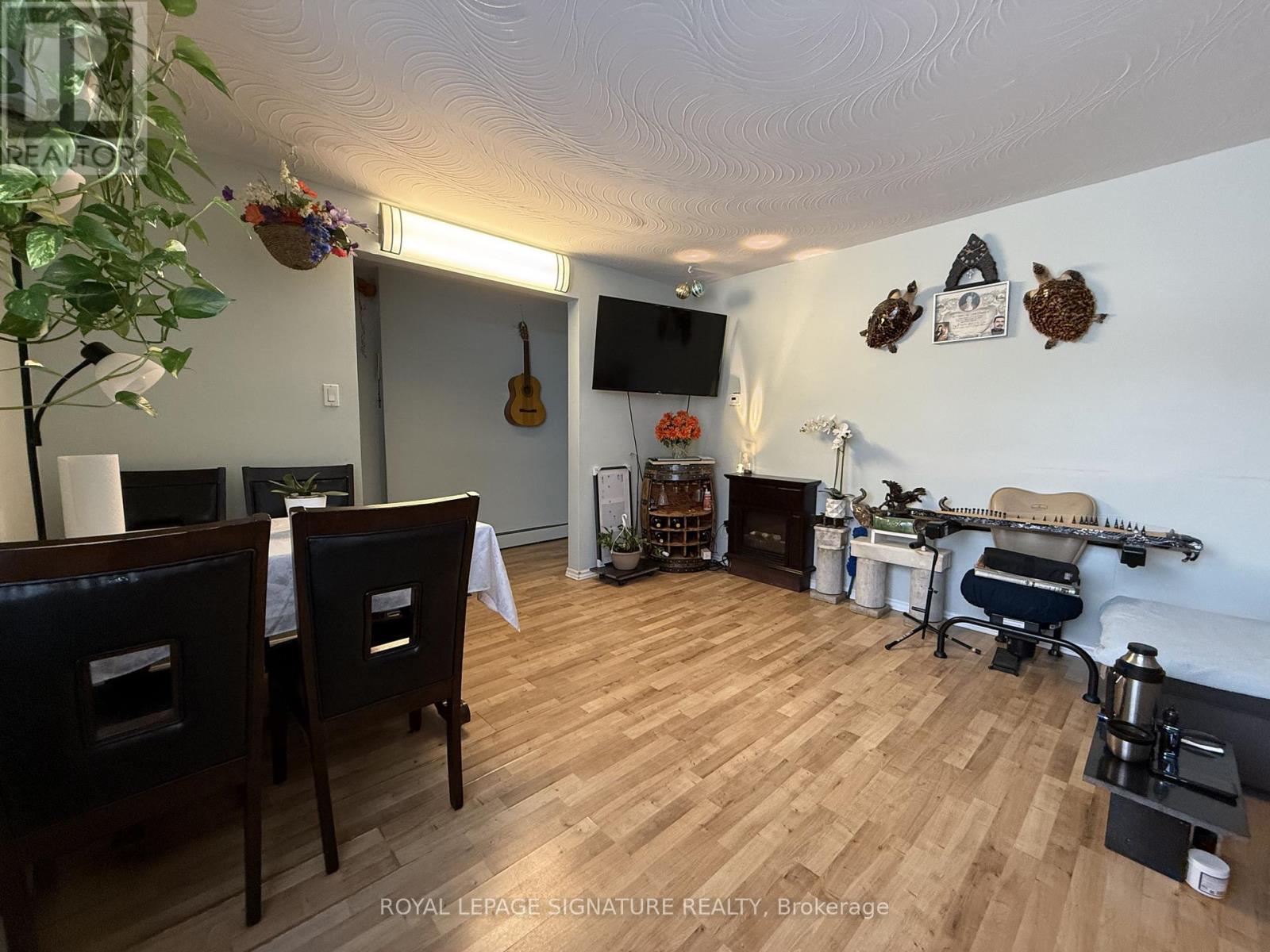 1195 Lakeshore Road E, Mississauga, Ontario  L5E 1G1 - Photo 3 - W12745010