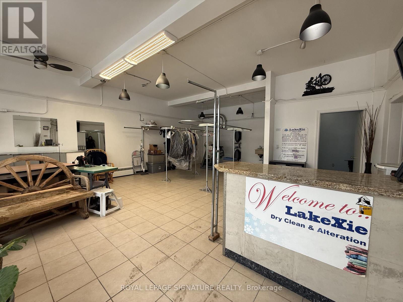 1195 Lakeshore Road E, Mississauga, Ontario  L5E 1G1 - Photo 4 - W12745010