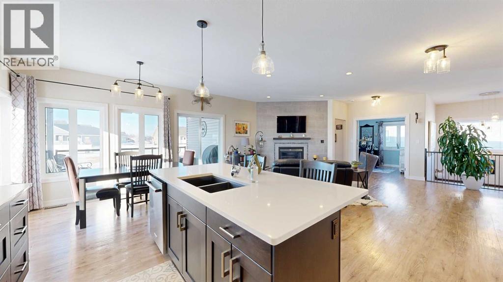 4020 Monarch Way, Stettler, Alberta  T4K 1M4 - Photo 2 - A2283492