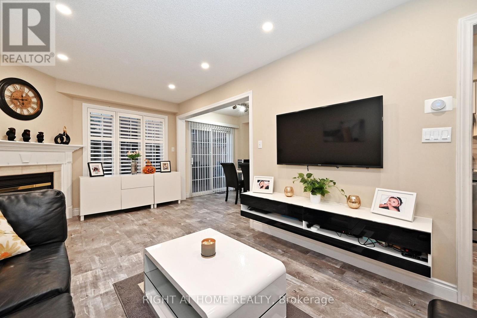 73 Bloomgate Crescent, Richmond Hill, Ontario  L4E 3Z1 - Photo 10 - N12759684